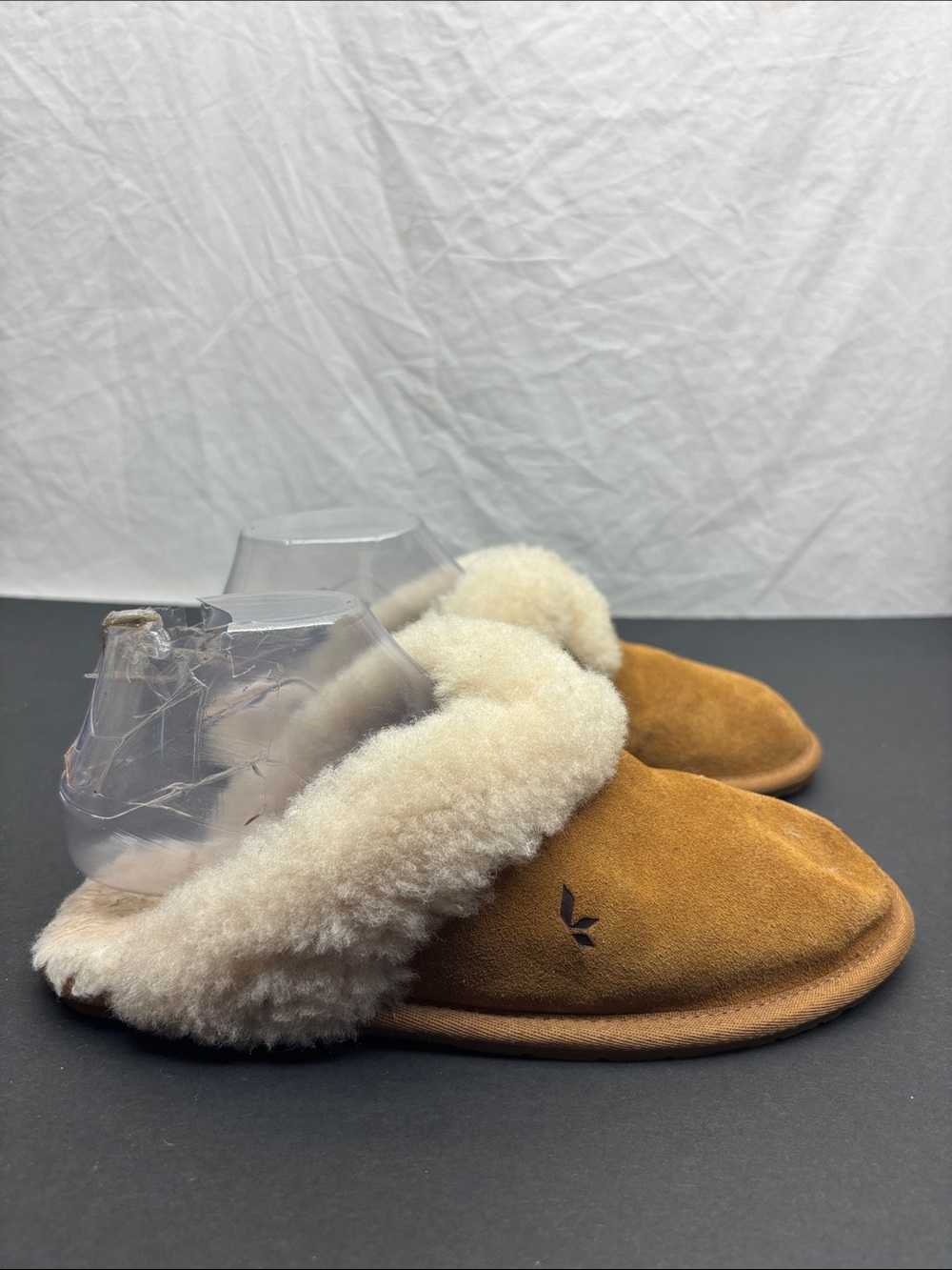 Koolaburra Slippers women’s SZ 8, box 48 - Picture 3 of 6